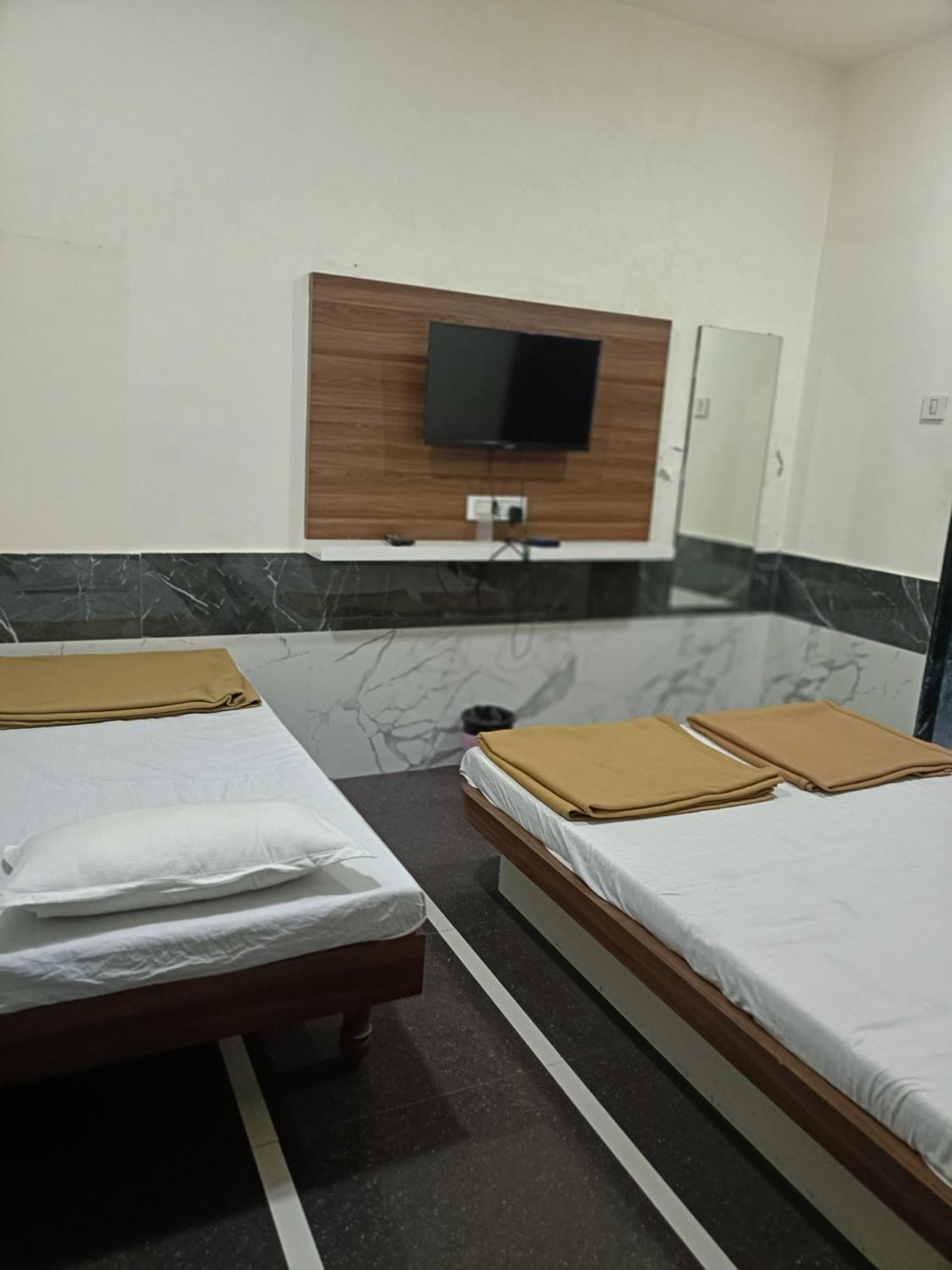 Dwārka Hotel Mahalaxmi מראה חיצוני תמונה